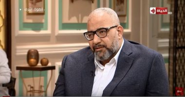 بيومى فؤاد: "اشتغلت خلال الثانوية العامة فى محل سمك بـ 90 جنيه فى الشهر"