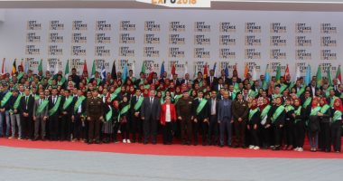 رئيس جامعة القاهرة يستعرض تقريراً حول أنشطة الطلاب خلال الفصل الدراسى الأول