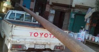 شدة الرياح تسقط أعمدة وكابلات الكهرباء على المنازل فى الشرقية.. صور