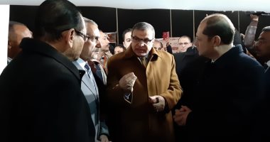 وزير القوى العاملة ومحافظ أسيوط يتفقدان ملتقى التوظيفى الأول للشباب