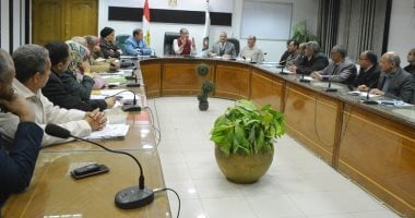 محافظ سوهاج يعقد اجتماعا لمتابعة أعمال لجان المسح ضمن مبادرة "حياة كريمة"