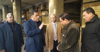 رئيس "السكة الحديد" يتفقد محطة مصر ويتابع انتظام حركة القطارات