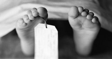 اعترافات قاتل ابنته بعد 3 أيام من ولادتها فى قنا.. المتهم: "كانت أول فرحتى ومعرفش عملت كده إزاى".. ويؤكد: أنهيت حياتها لأخلصها من هموم الدنيا.. والنيابة تتحفظ عليه بمصحة نفسية.. والتحريات: يعالج من مرض الوسواس