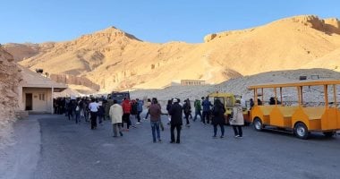 طقس الأقصر الآن.. السياح يستمتعون بالشمس الدافئة في المعابد الفرعونية..فيديو