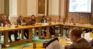 رئيس البورصة يحاضر أمام ممثلى سفارات 35 دولة أجنبية للترويج لسوق المال 