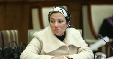 وزيرة البيئة توجه بسرعة رفع تراكم المخلفات فى منطقة الكيلو 4.5 بمدينة نصر 