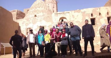 صور.. وصول الفوج التاسع من رحلات (اعرف بلدك) للوادي الجديد 