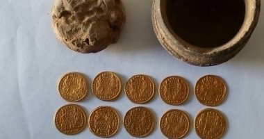 الكشف عن عملات ذهبية من العصر البيزنطى بمنطقة عين السبيل بالداخلة.. صور