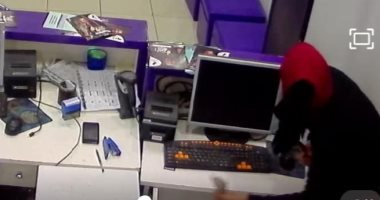 ملثم يقتحم فرع شركة اتصالات ويسرق 5 آلاف جنيه وهاتف محمول فى البدرشين 