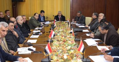 رئيس ميناء دمياط يبحث تطوير العمل مع كبرى الكيانات العاملة بالميناء