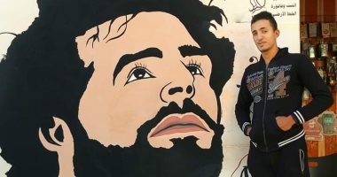 نقاش بدرجة فنان.. عمرو رفع الفرشاة والريشة ورسم لوحات على كيفه وكل عيش