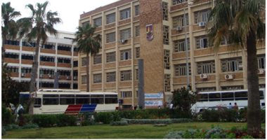انهيار نوافذ أحد مدرجات جامعة الاسكندرية بسبب قوة الرياح