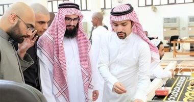وفد من جامعة هارفارد الأمريكية يزور مجمع الملك عبد العزيز لكسوة الكعبة..صور