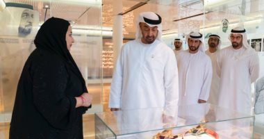 شاهد.. تواضع الشيخ محمد بن زايد أثناء التعامل مع المرأة الإماراتية