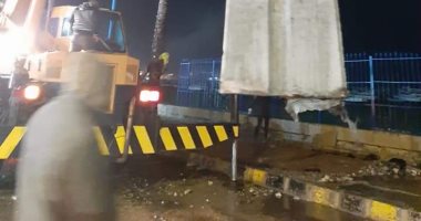 صور.. ارتفاع الأمواج بالإسكندرية يتسبب فى تخلخل التربة أسفل الكورنيش