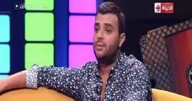 شاهد رأى رامى صبرى فى الغناء الشعبى بـ"شريط كوكتيل"
