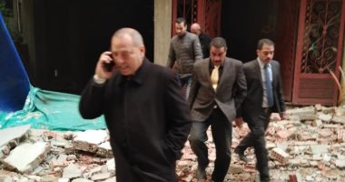 نائب محافظ القاهرة يقود حملة لإزالة مخالفات بناء بالنزهة.. صور
