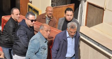 وصول جثمان الفنان الراحل سعيد عبد الغنى لمسجد الصديق لأداء صلاة الجنازة 
