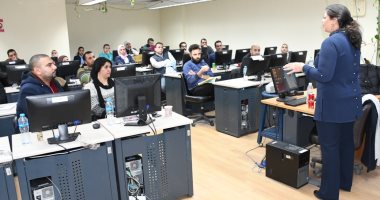 مدير مشروع رواد 2030 تتابع برنامج منحة إتقان مهارات العمل بالجامعة الأمريكية