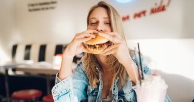 تعرف على علامات وأعراض اضطراب الأكل