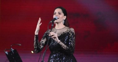 آمال ماهر تشوق جمهورها بفيديو من كواليس تسجيل ألبومها الجديد