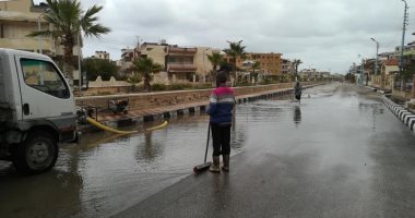 صور.. رفع مياه الأمطار ورفع كفاءة أعمدة الإنارة بكفر الشيخ