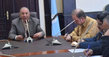 صور.. محافظ البحر الأحمر: تسليم "الريف المصرى" 600 فدان بـ"وادى القويح"