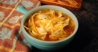 طريقة عمل شوربة الفراخ بالعيش التورتيلا