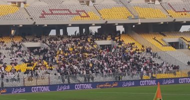 صور.. جمهور الزمالك يشعل مدرجات البرج بالهتافات أمام طنجة