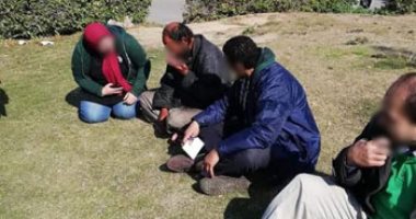 صور.. تضامن الإسكندرية: نقل مشردين لدور الرعاية وتوفير وجبات وبطاطين لآخرين