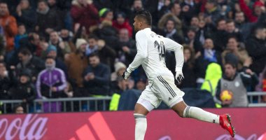 ريال مدريد يتقدم على أتلتيكو 1-0 بعد 16 دقيقة من مقصية كاسيميرو