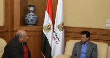 وزير الرياضة يبحث مع رئيس اتحاد الاسكواش الاستعدادات للبطولات الدولية