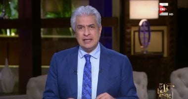 سائق توك توك يعثر على ربع مليون جنيه ويعيدها لأصحابها.. ومحافظ البحيرة يكرمه