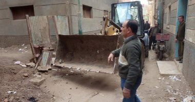صور.. رفع الاشغالات بسنتريس وبدء أعمال الصرف الصحى بمنشأة جريس بالمنوفية