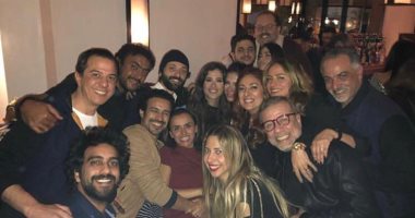 ياسمين عبد العزيز تحتفل بعيد ميلادها مع أصدقائها وكوكبة من النجوم × 20 صورة