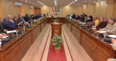 محافظ أسيوط يترأس اجتماع المناطق الصناعية لمناقشة تنمية المناطق الجديدة 