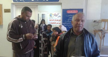 صور.. قافلة طبية لمستقبل وطن بالوادى الجديد.. ووجبات جاهزة للمواطنين بأسيوط