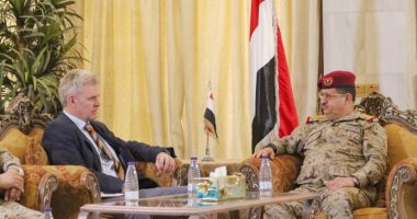 وزير الدفاع يشيد بجهود بريطانيا الداعمة لليمن وشرعيته الدستورية
