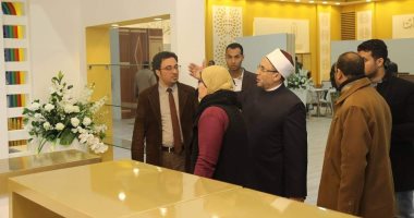 أمين "البحوث الإسلامية" يتفقد جناح الأزهر بمعرض الكتاب 