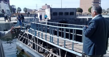 صور.. الرى تعلن تصادم مركب بالهويس الملاحى بإسنا وتضرر البوابة الرئيسية