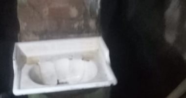 صور.. ماسورة مياه تغرق منزلا بالمنوفية.. والأسرة المتضررة تستغيث لإنقاذهم