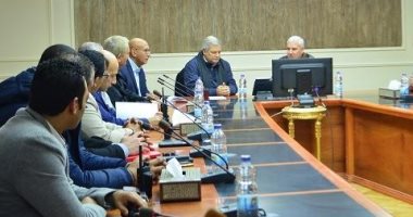 محافظ مطروح يطالب رئيس شركة المياه يطالب بالتخطيط المستقبلي لمشروعات الصرف الصحي 