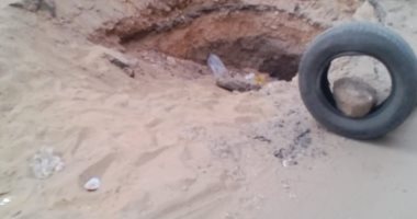 حفرة عميقة فى منتصف شارع الجمهورية بسوهاج تهدد المارة 