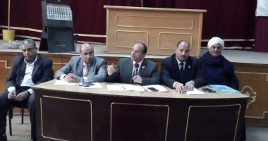 "تعليم قنا" يلغى تكليف رئيس لجنة بمدرسة فى نقادة ويحل مدير مدرسة للتحقيق