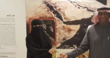 مواطنة سعودية تستلم أول رخصة مرشدة سياحية بالأحساء فى السعودية