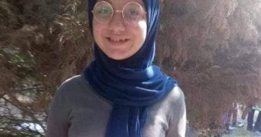 طالبة تشارك بلوحات برسومات مميزة باستخدام القلم الرصاص والالوان