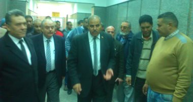 رئيس جامعة الأزهر يتجول بالحرم الجامعى ويقف على الخدمات بعيادات طب الأسنان