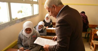 صور.. تفقد محافظ مطروح لامتحانات أولى ثانوي و الشهادة الإعدادية