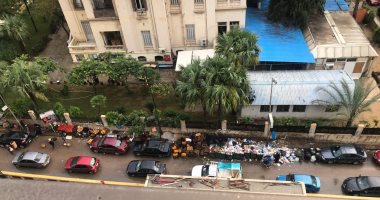 شكوى من تراكم القمامة بجانب سور كلية الفنون الجميلة فى الإسكندرية