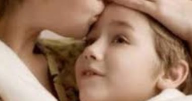 فوائد الحضن لطفلك 4 أبرزها تنمية الذكاء والشخصية السوية